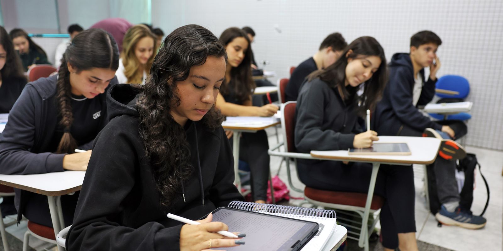 Prazo para pedir isenção da taxa de inscrição do Enem termina às 23h59