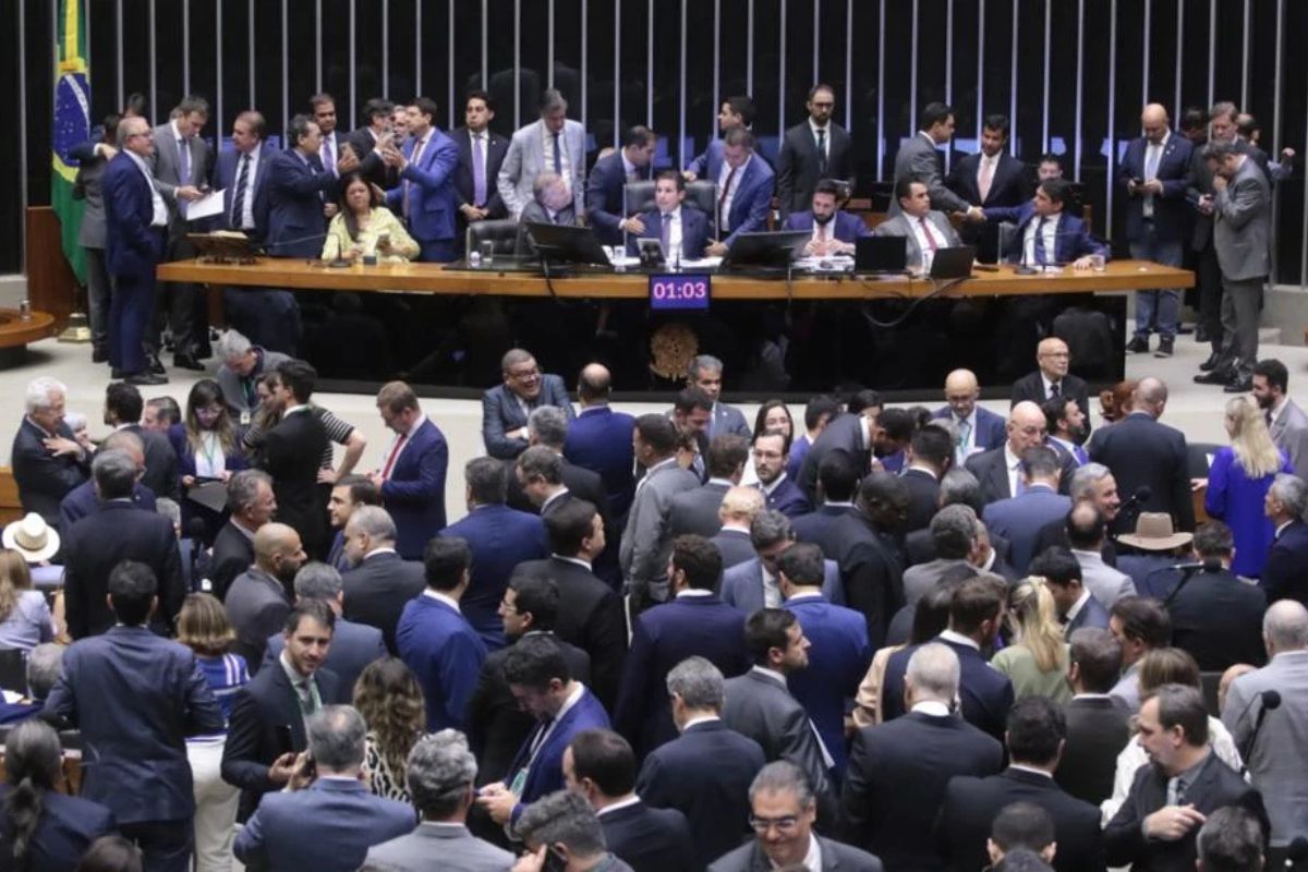 Novas vagas para deputados na Câmara custarão R$ 64,6 milhões por ano aos cofres públicos