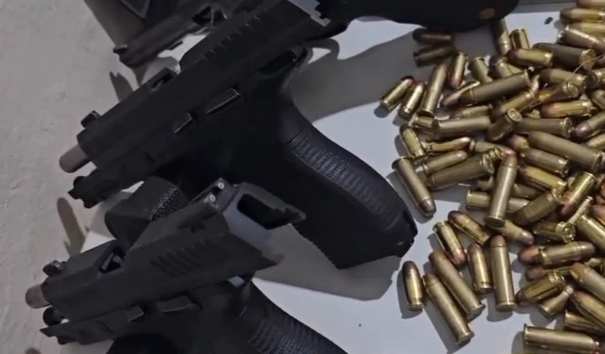Seis pessoas são presas por tráfico de drogas e receptação de armas na Praia de Pipa; drogas são apreendidas